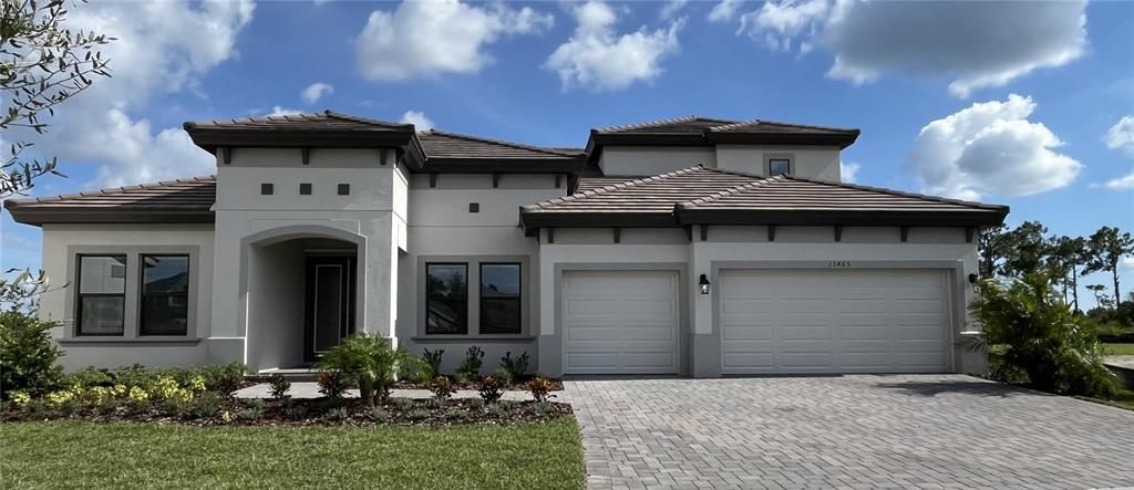 Vendido Recientemente: $1,195,440 (5 camas, 4 baños, 3922 Pies cuadrados)