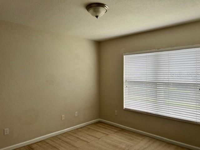 Под контрактом: $2,200 (3 спален, 3 ванн, 1686 Квадратных фут)