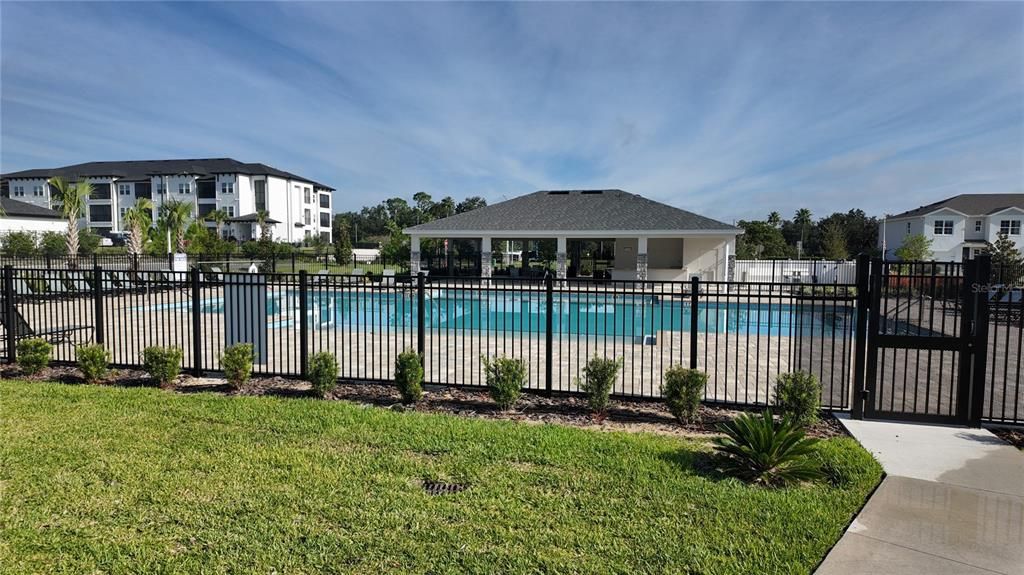 Activo con contrato: $1,850 (3 camas, 2 baños, 1488 Pies cuadrados)