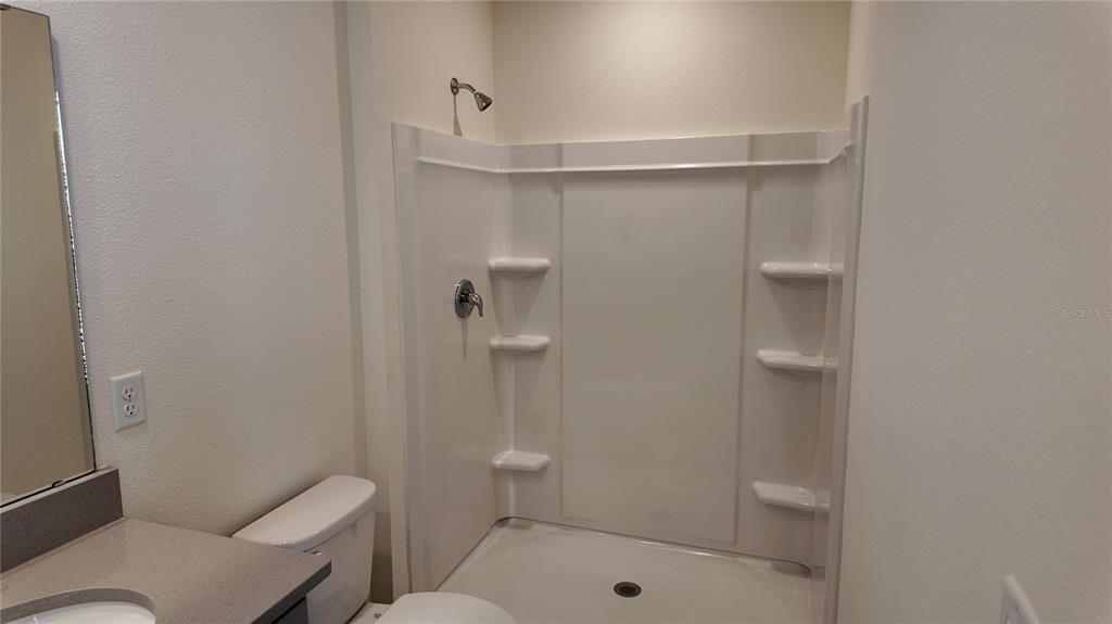 Activo con contrato: $1,850 (3 camas, 2 baños, 1488 Pies cuadrados)