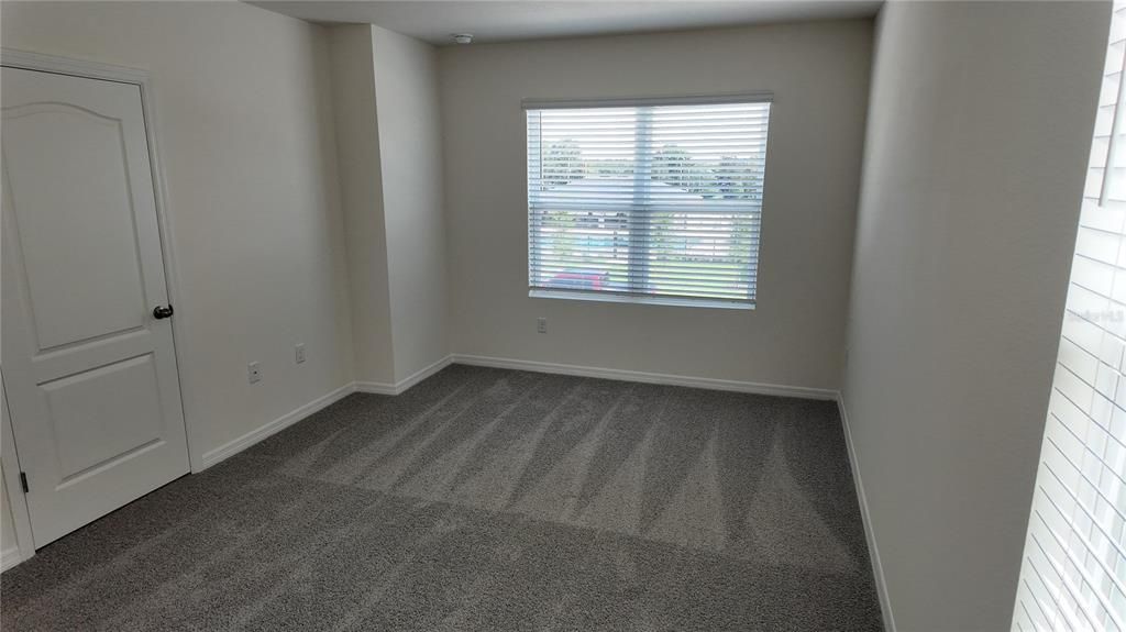 Activo con contrato: $1,850 (3 camas, 2 baños, 1488 Pies cuadrados)