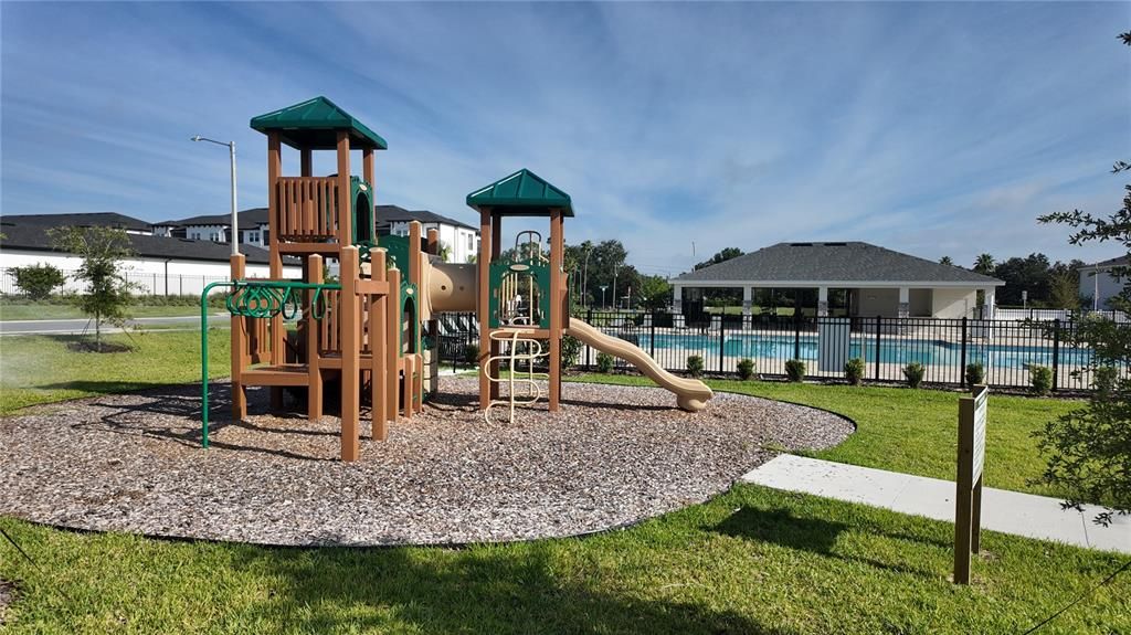 Activo con contrato: $1,850 (3 camas, 2 baños, 1488 Pies cuadrados)