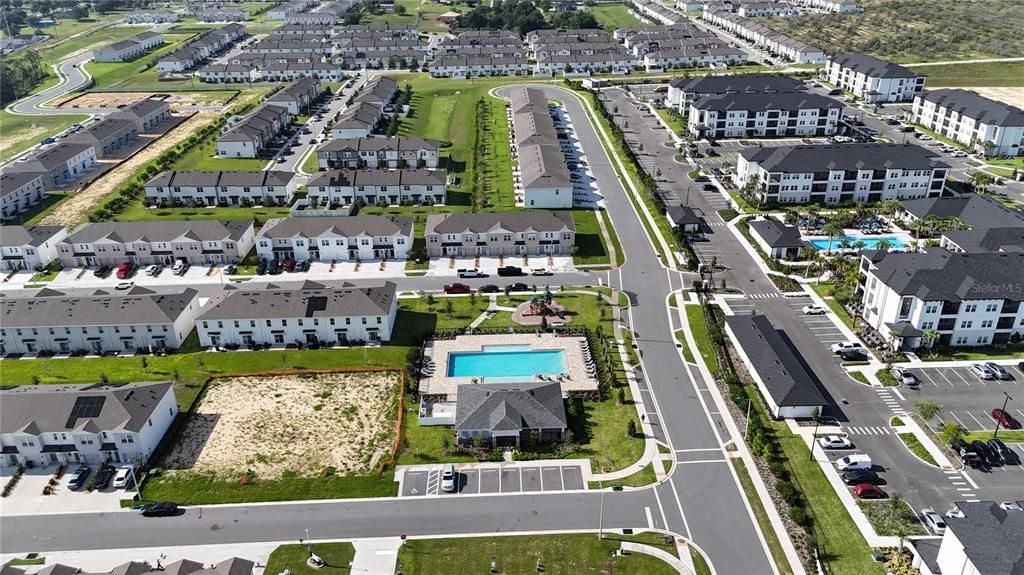 Activo con contrato: $1,850 (3 camas, 2 baños, 1488 Pies cuadrados)