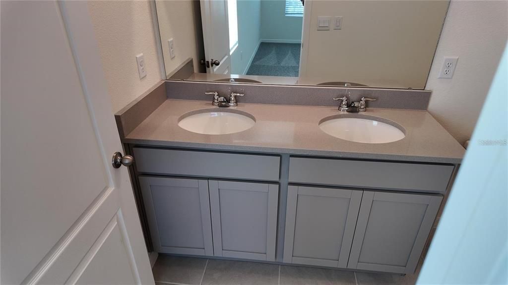 Activo con contrato: $1,850 (3 camas, 2 baños, 1488 Pies cuadrados)