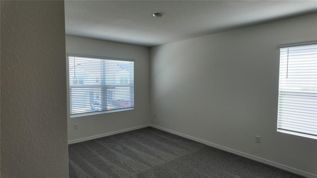 Activo con contrato: $1,850 (3 camas, 2 baños, 1488 Pies cuadrados)