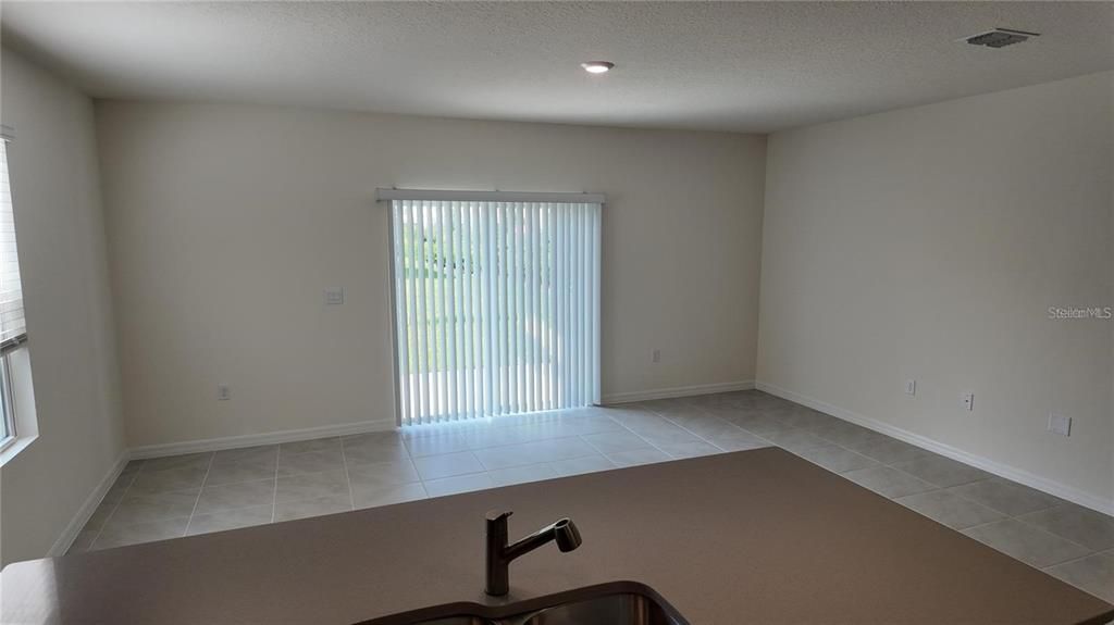 Activo con contrato: $1,850 (3 camas, 2 baños, 1488 Pies cuadrados)