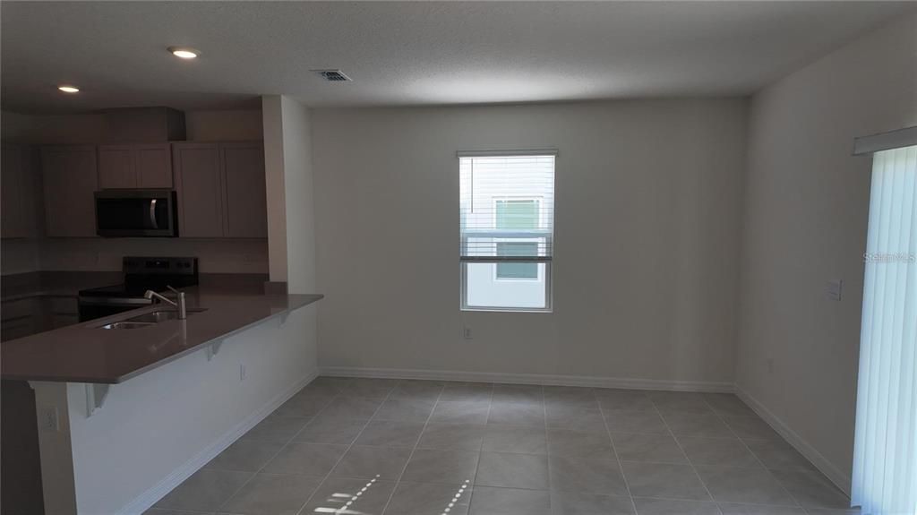 Activo con contrato: $1,850 (3 camas, 2 baños, 1488 Pies cuadrados)