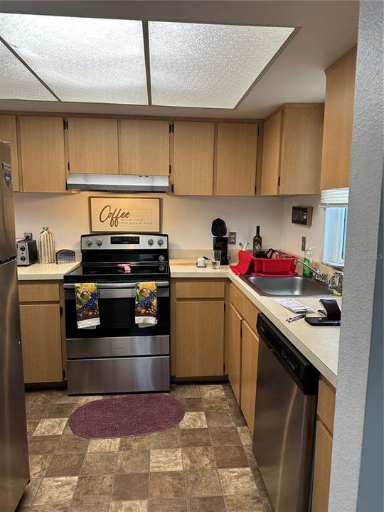 На продажу: $119,900 (2 спален, 2 ванн, 837 Квадратных фут)