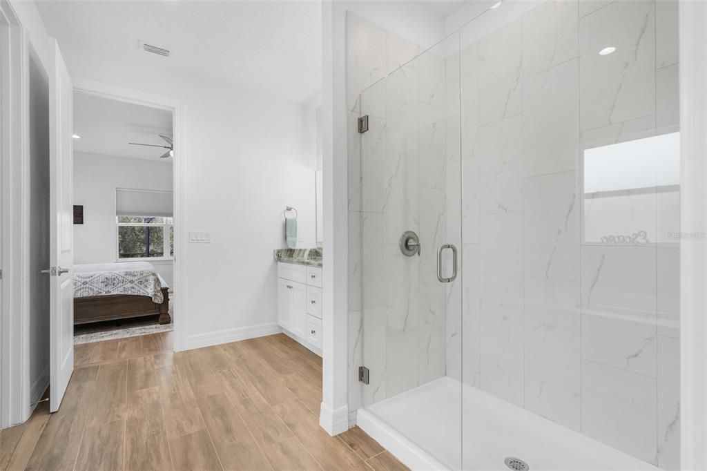 Activo con contrato: $700,000 (5 camas, 2 baños, 2658 Pies cuadrados)