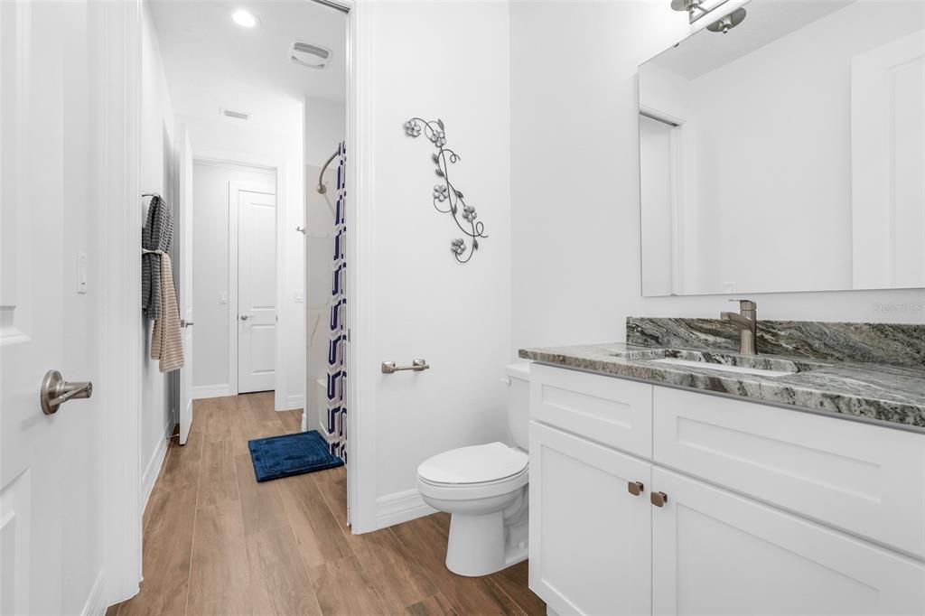 Activo con contrato: $700,000 (5 camas, 2 baños, 2658 Pies cuadrados)