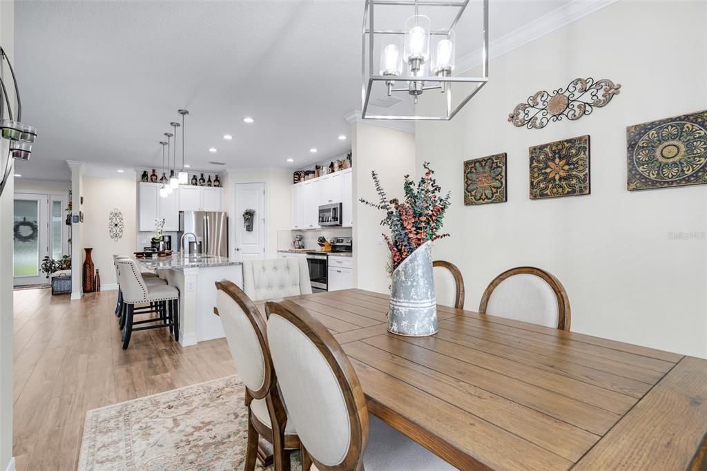 Activo con contrato: $700,000 (5 camas, 2 baños, 2658 Pies cuadrados)