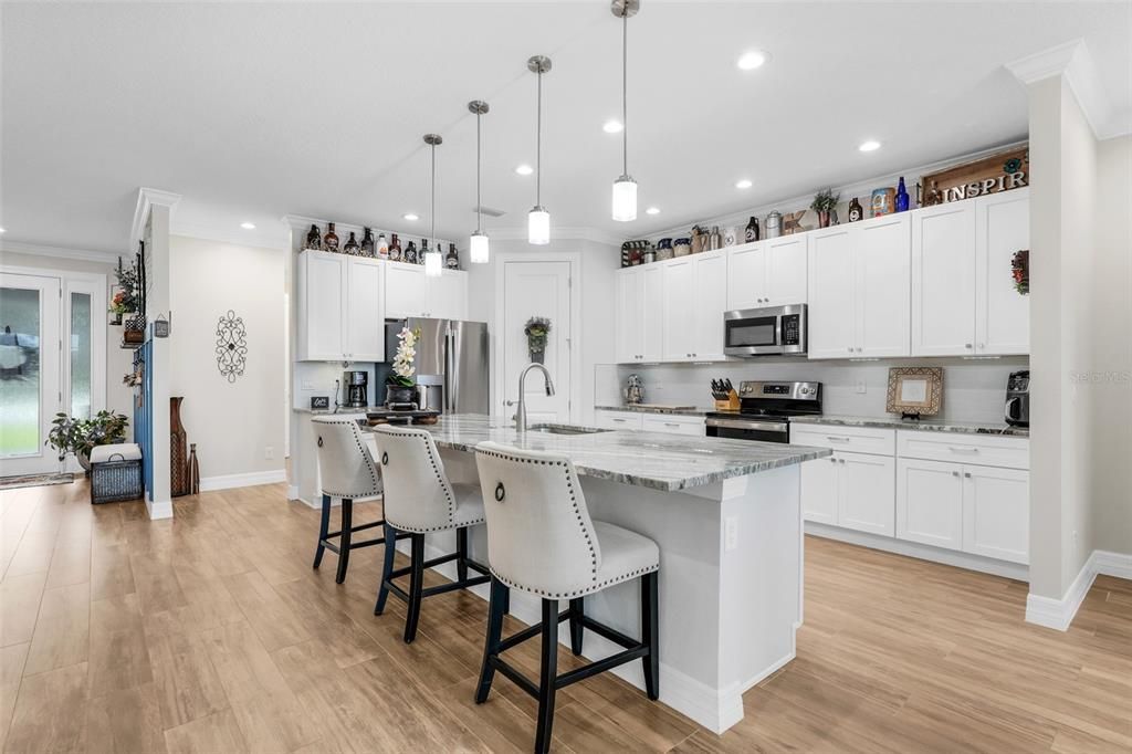 Activo con contrato: $700,000 (5 camas, 2 baños, 2658 Pies cuadrados)