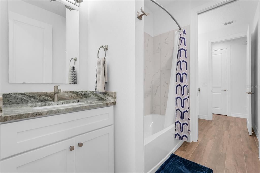 Activo con contrato: $700,000 (5 camas, 2 baños, 2658 Pies cuadrados)