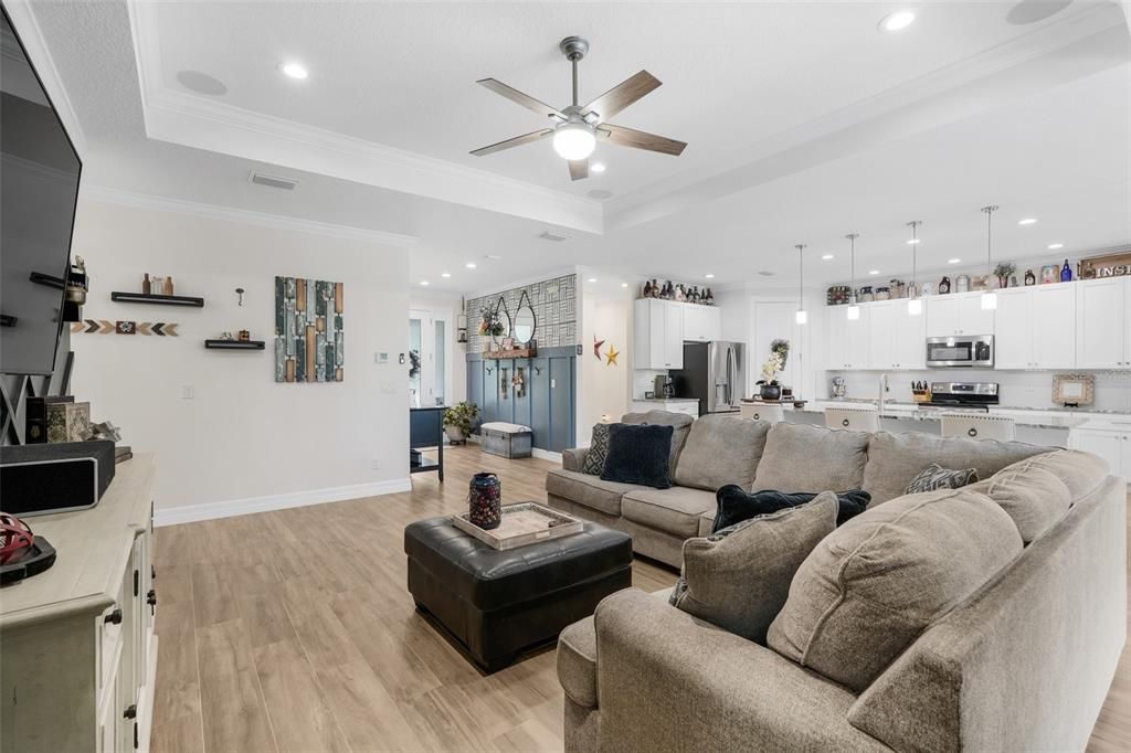 Activo con contrato: $700,000 (5 camas, 2 baños, 2658 Pies cuadrados)