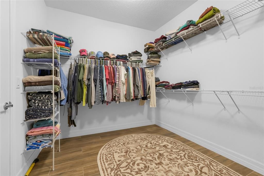 Activo con contrato: $700,000 (5 camas, 2 baños, 2658 Pies cuadrados)