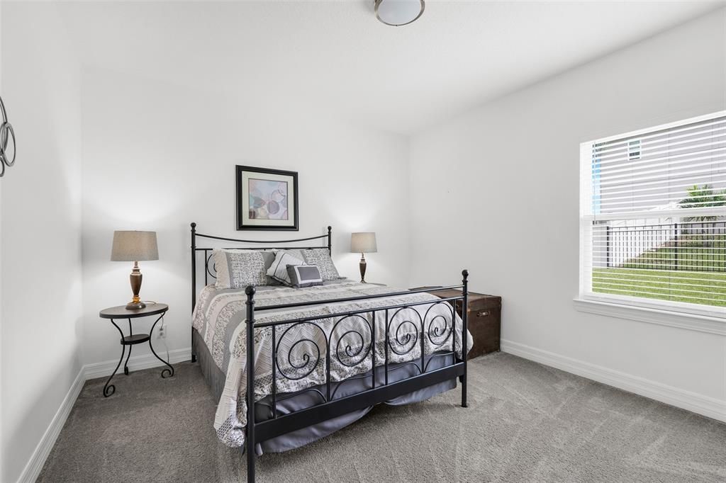 Activo con contrato: $700,000 (5 camas, 2 baños, 2658 Pies cuadrados)