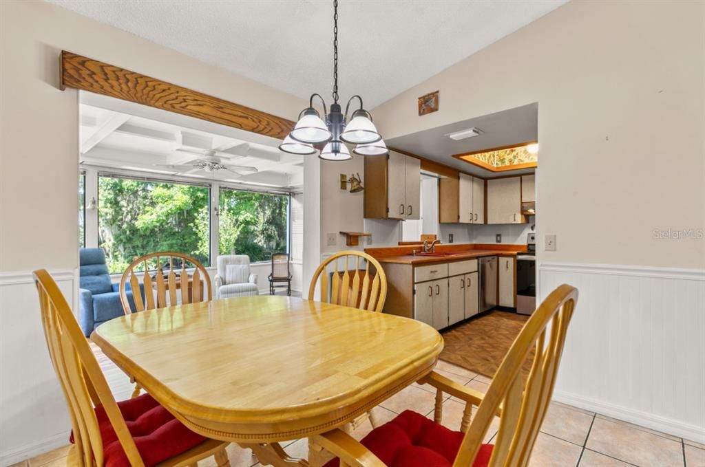 Под контрактом: $424,900 (2 спален, 2 ванн, 1432 Квадратных фут)