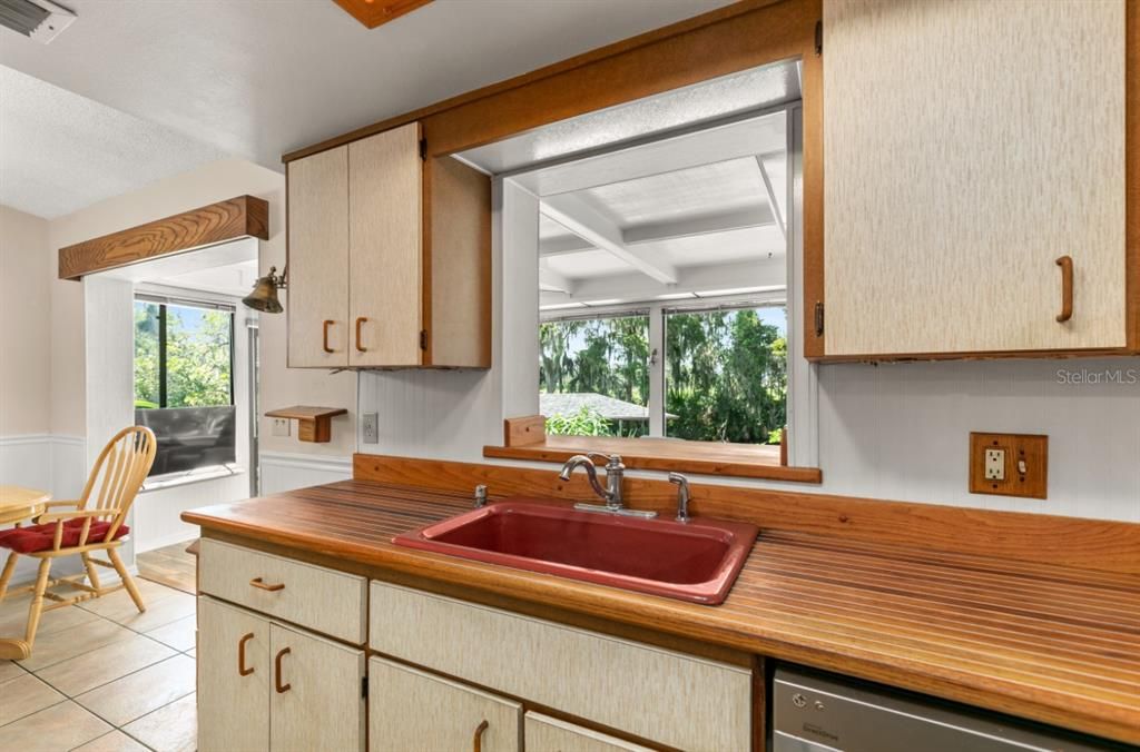 Под контрактом: $424,900 (2 спален, 2 ванн, 1432 Квадратных фут)