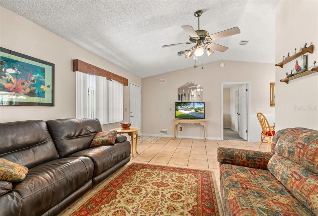 Под контрактом: $424,900 (2 спален, 2 ванн, 1432 Квадратных фут)