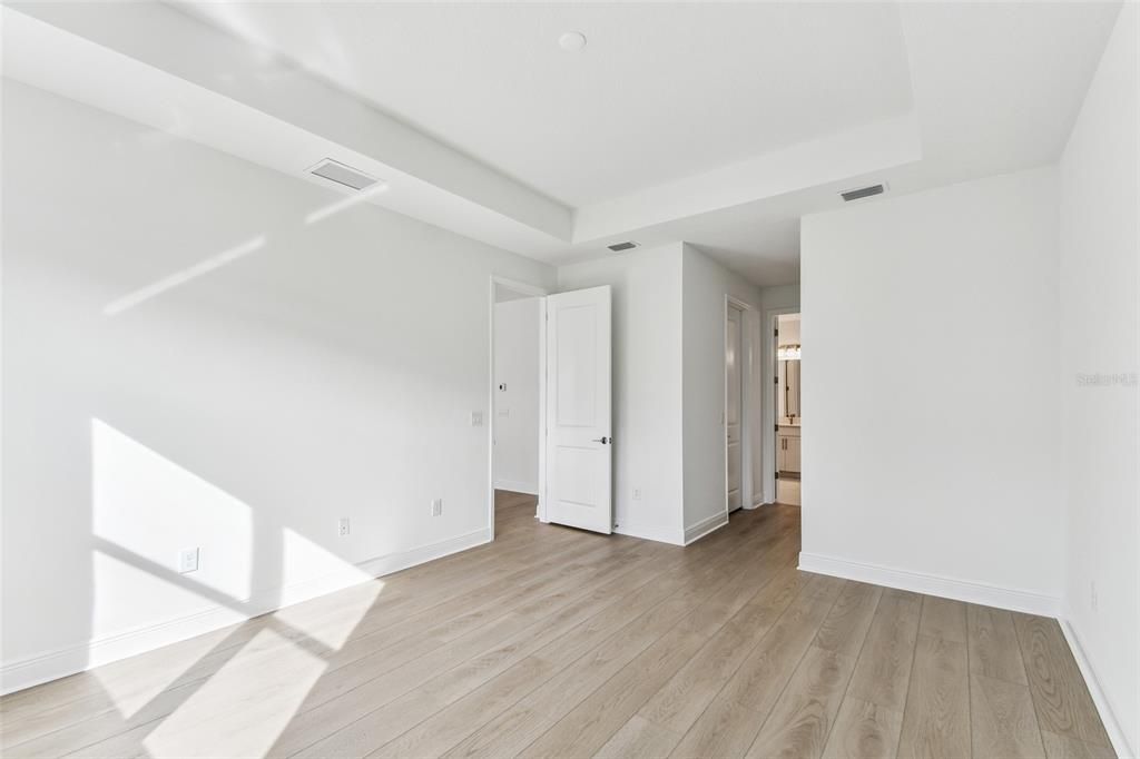 Под контрактом: $669,999 (4 спален, 2 ванн, 2851 Квадратных фут)