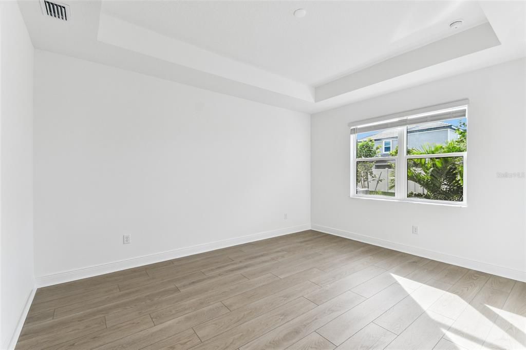 Под контрактом: $669,999 (4 спален, 2 ванн, 2851 Квадратных фут)