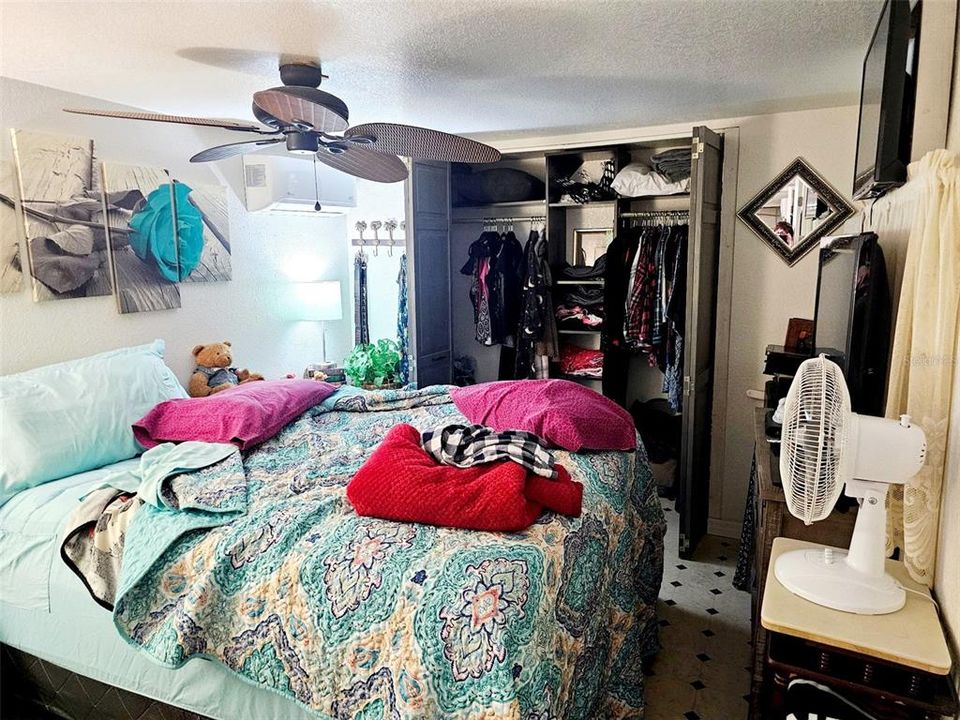 For Sale: $77,000 (1 beds, 1 baths, 460 Square Feet)