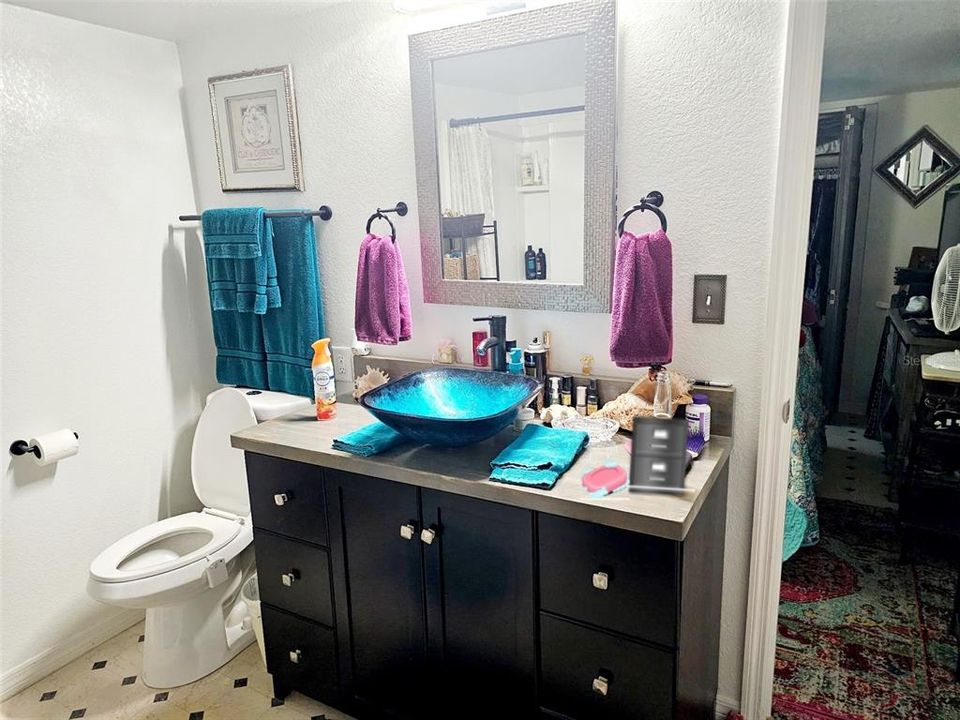 For Sale: $77,000 (1 beds, 1 baths, 460 Square Feet)