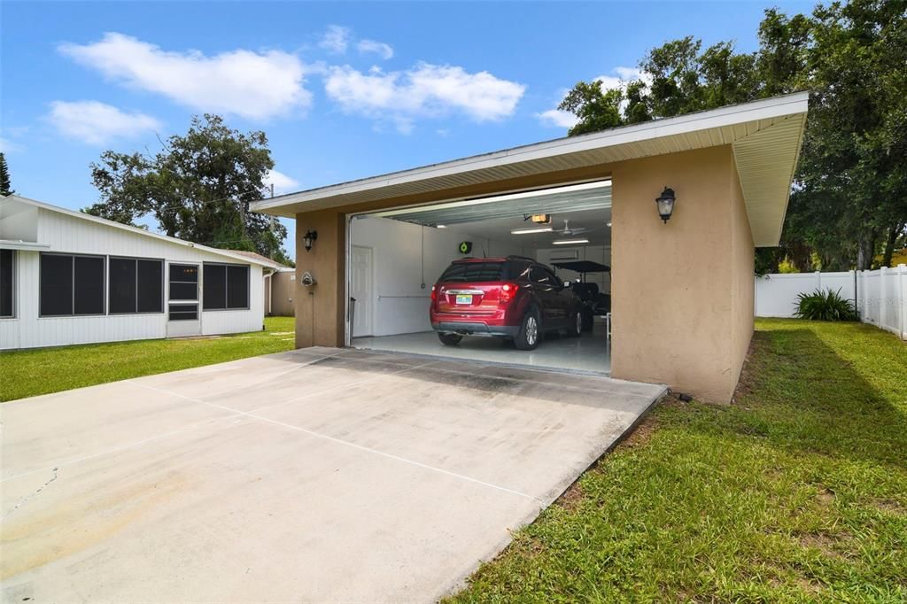 For Sale: $339,000 (2 beds, 2 baths, 1200 Square Feet)