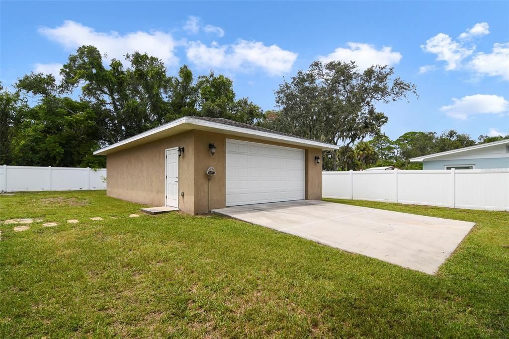 For Sale: $339,000 (2 beds, 2 baths, 1200 Square Feet)