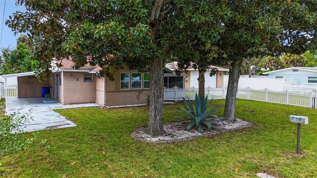 For Sale: $339,000 (2 beds, 2 baths, 1200 Square Feet)