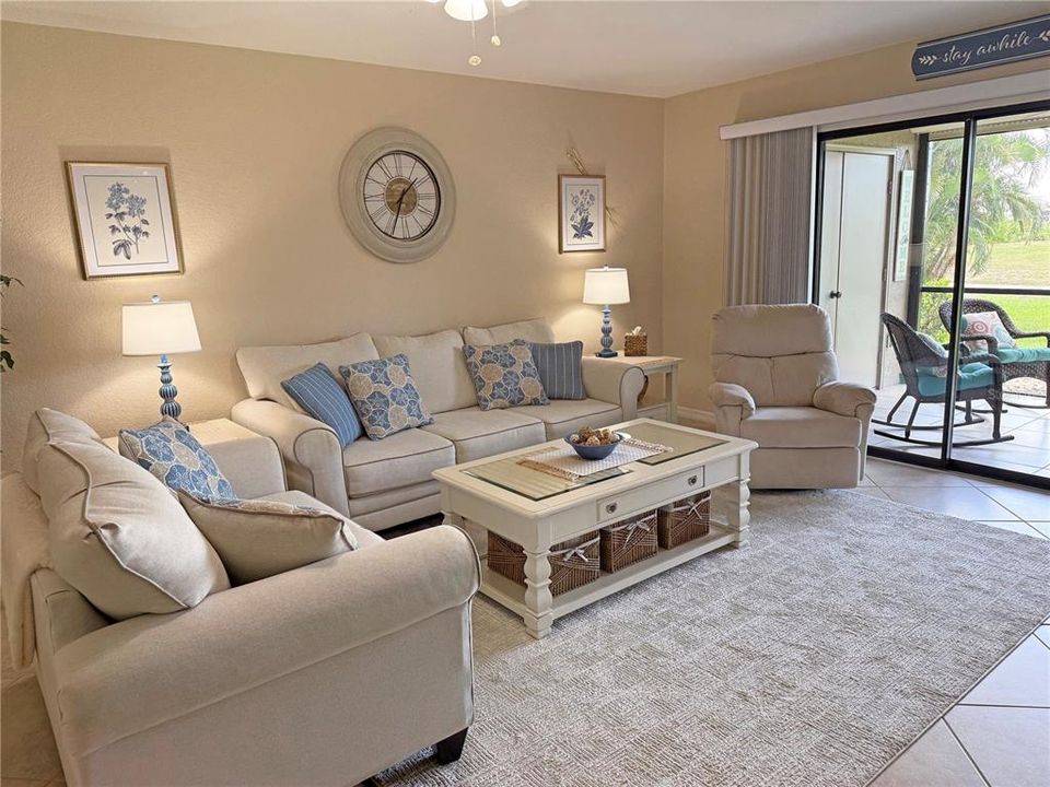 待售: $185,000 (2 贝兹, 2 浴室, 1165 平方英尺)