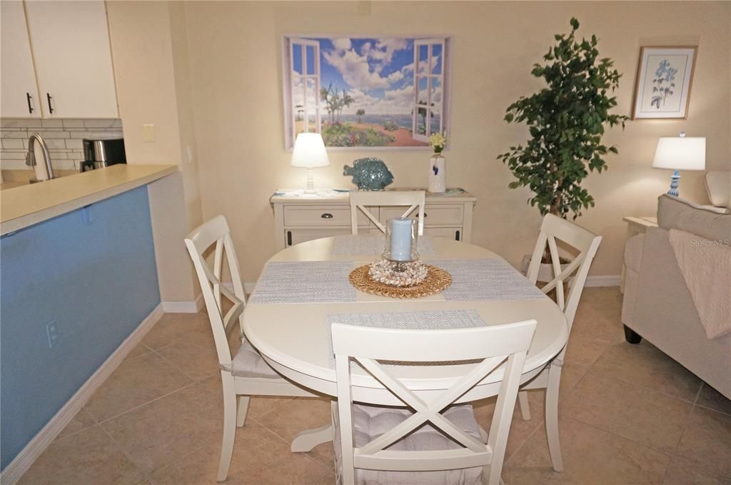 待售: $185,000 (2 贝兹, 2 浴室, 1165 平方英尺)