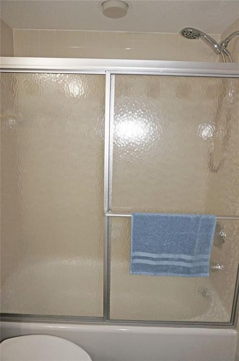 待售: $185,000 (2 贝兹, 2 浴室, 1165 平方英尺)