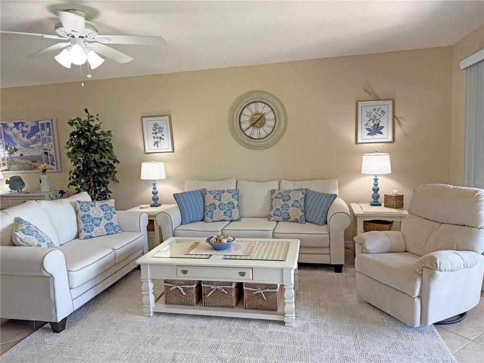 待售: $185,000 (2 贝兹, 2 浴室, 1165 平方英尺)