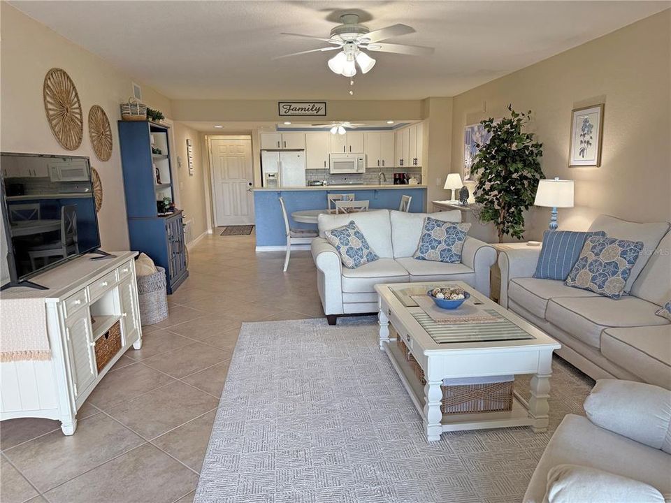 待售: $185,000 (2 贝兹, 2 浴室, 1165 平方英尺)