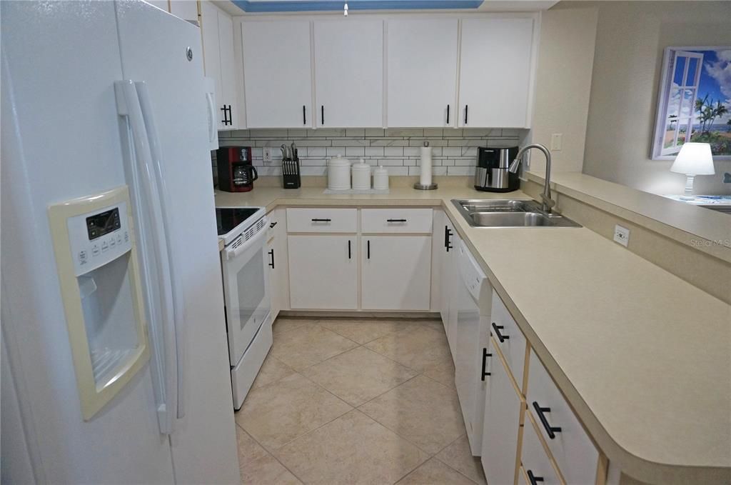 待售: $185,000 (2 贝兹, 2 浴室, 1165 平方英尺)