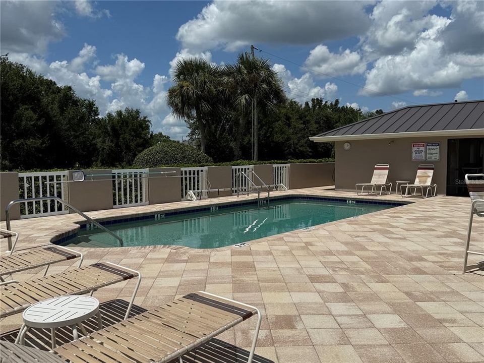 待售: $185,000 (2 贝兹, 2 浴室, 1165 平方英尺)