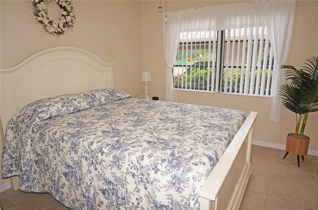 待售: $185,000 (2 贝兹, 2 浴室, 1165 平方英尺)