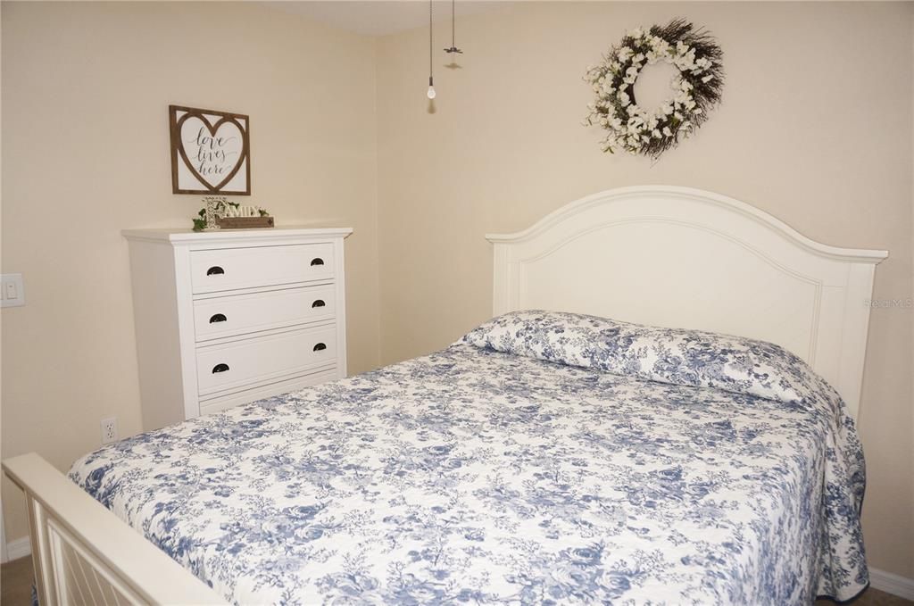 待售: $185,000 (2 贝兹, 2 浴室, 1165 平方英尺)