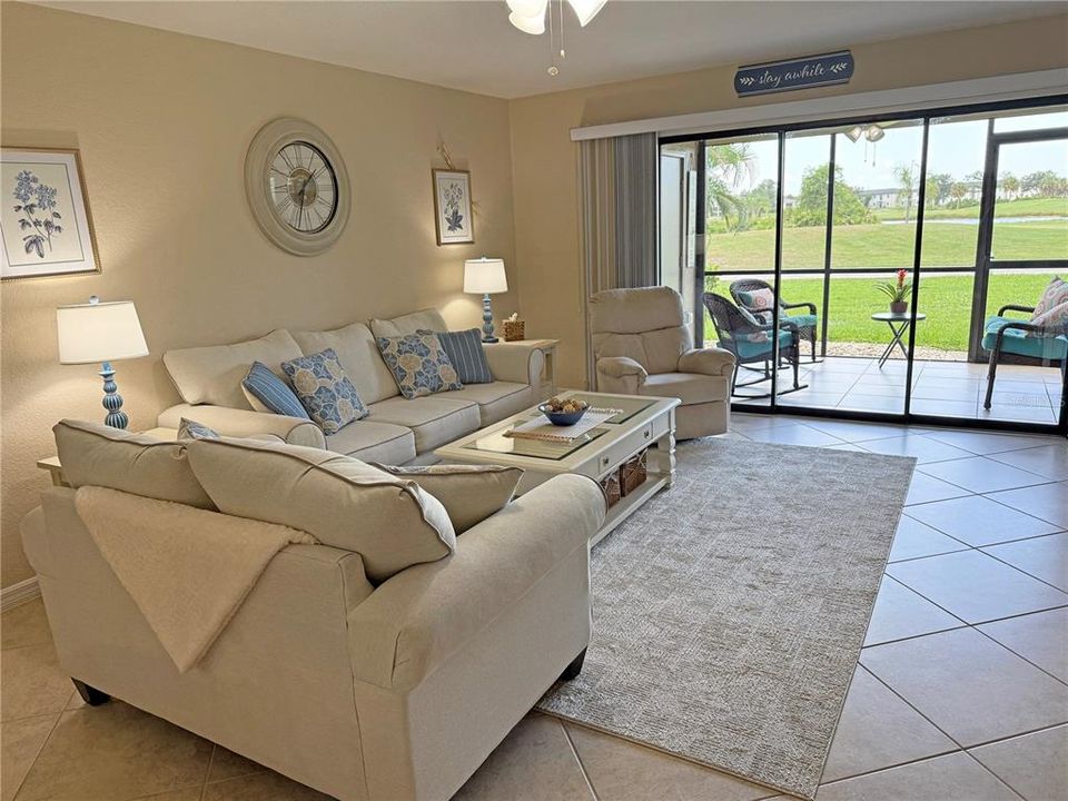 待售: $185,000 (2 贝兹, 2 浴室, 1165 平方英尺)