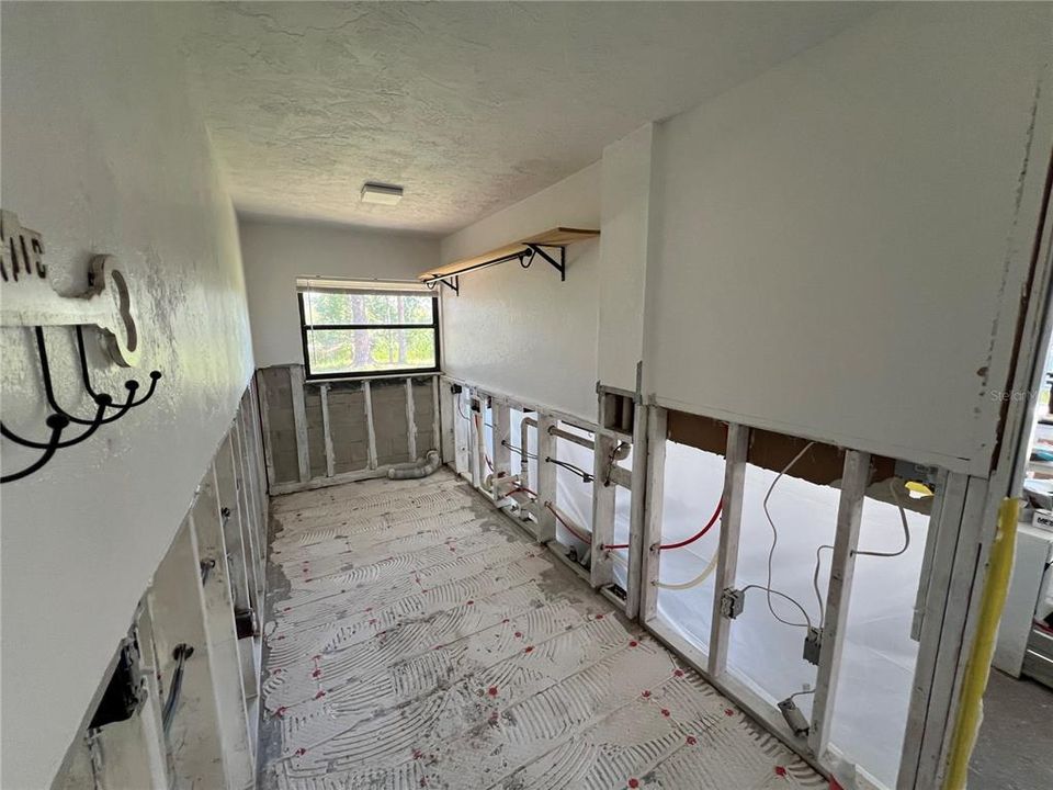 Под контрактом: $299,000 (3 спален, 2 ванн, 1916 Квадратных фут)