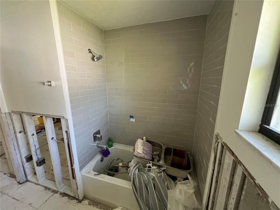 Под контрактом: $299,000 (3 спален, 2 ванн, 1916 Квадратных фут)