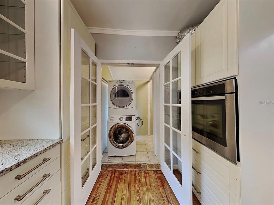 For Sale: $499,900 (2 beds, 1 baths, 1064 Square Feet)