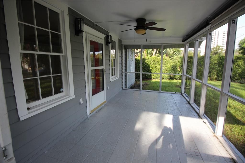 For Sale: $499,900 (2 beds, 1 baths, 1064 Square Feet)