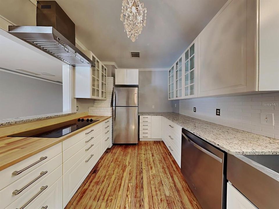 For Sale: $499,900 (2 beds, 1 baths, 1064 Square Feet)