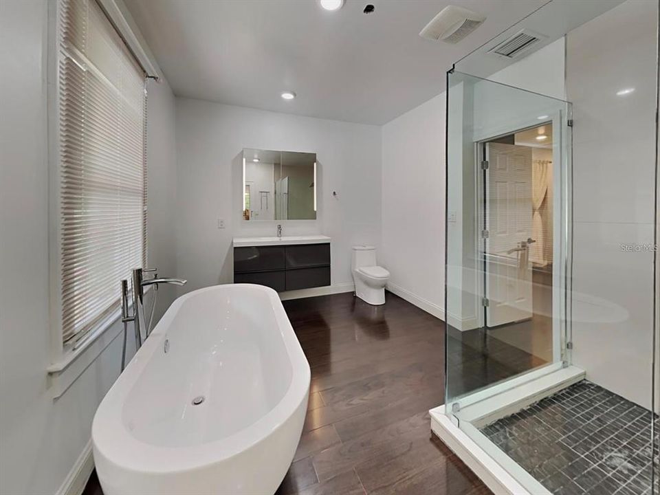 For Sale: $499,900 (2 beds, 1 baths, 1064 Square Feet)