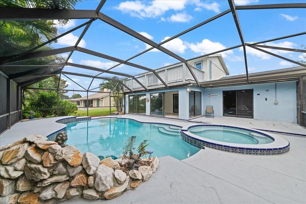 En Venta: $589,000 (4 camas, 2 baños, 2461 Pies cuadrados)