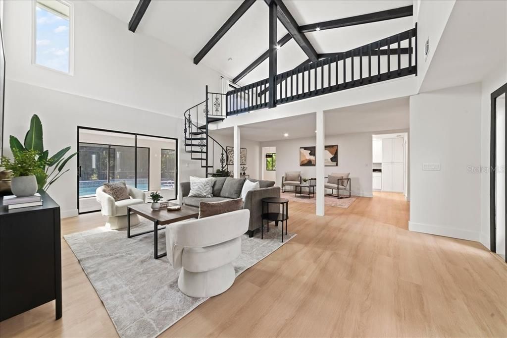 En Venta: $589,000 (4 camas, 2 baños, 2461 Pies cuadrados)