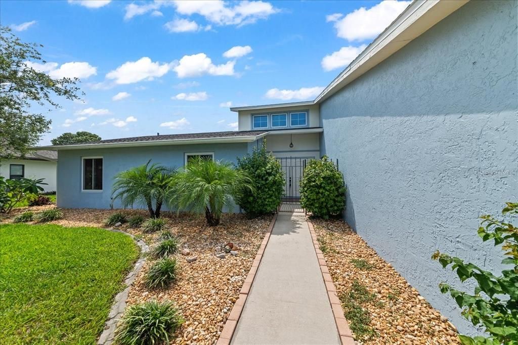 En Venta: $589,000 (4 camas, 2 baños, 2461 Pies cuadrados)