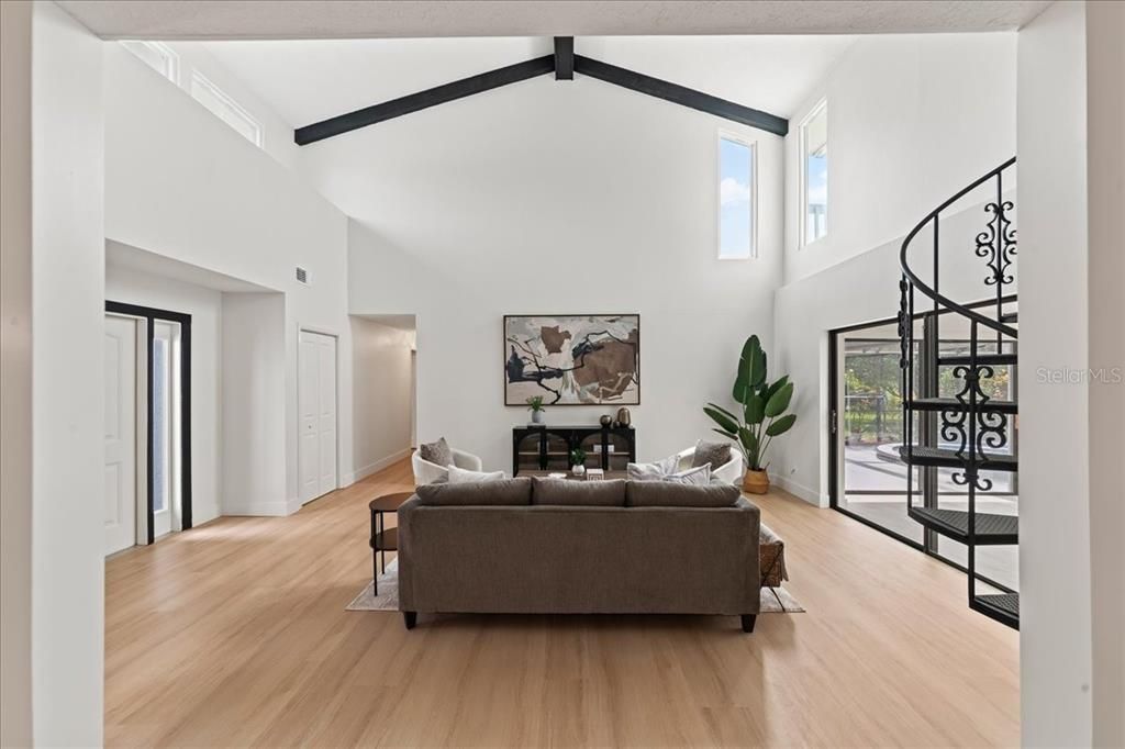 En Venta: $589,000 (4 camas, 2 baños, 2461 Pies cuadrados)